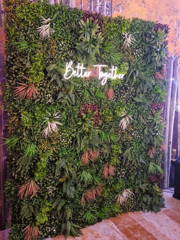 Backdrop made from artificial plants
