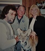 Jim Fowler and Tiger visits Catherine Miller Designs Gallery.