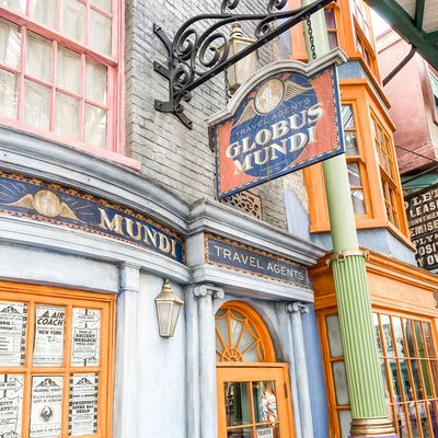 Globus Mundi Travel Agency in Universal Island's of Adventure Diagon Alley Harry Potter