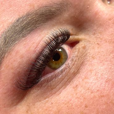 Close up image of a clients lashes with a fresh 3D volume cat eye set