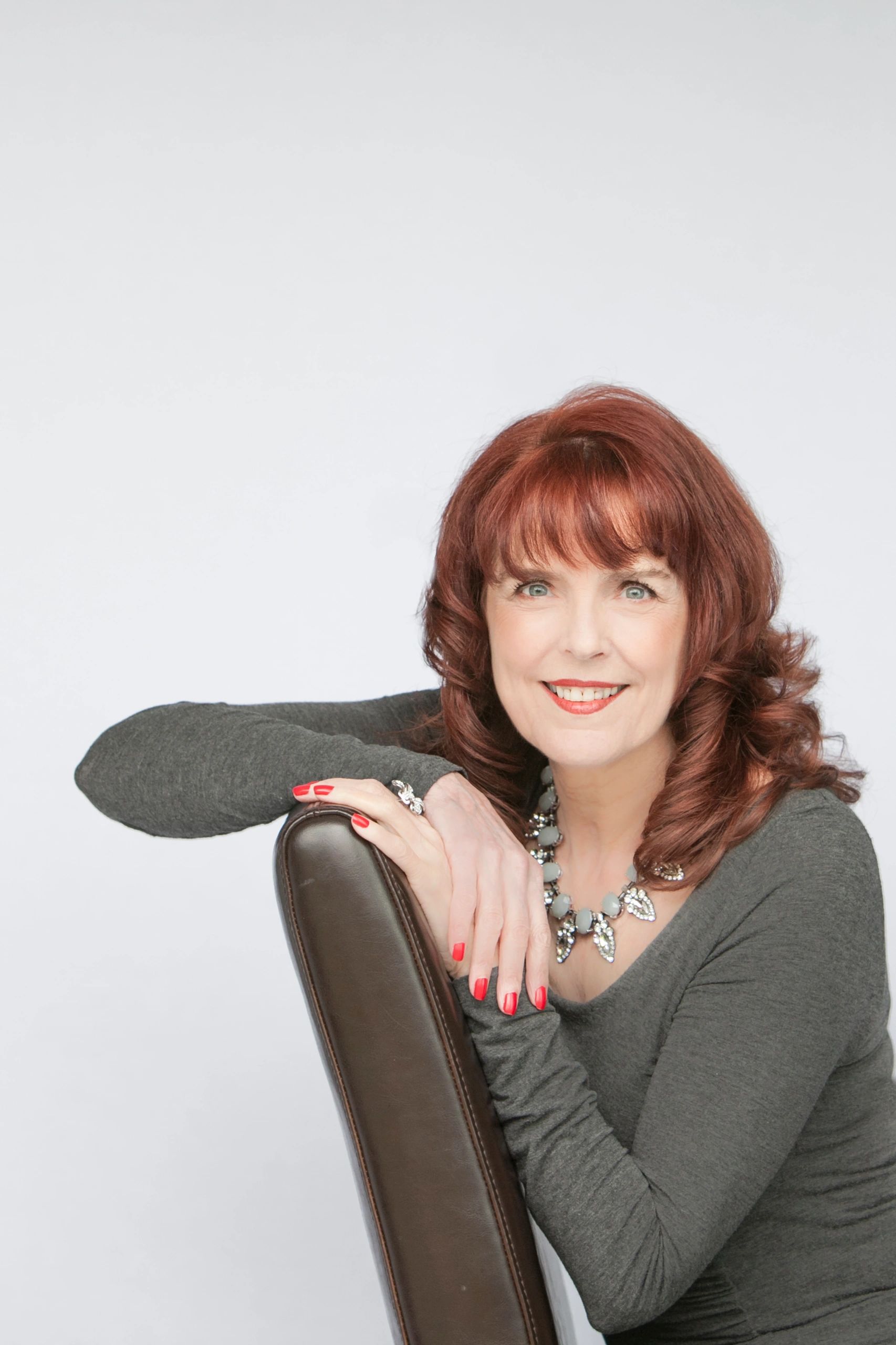 Linda Vogt Turner is an engaging faith based speaker and author. She tells her story heart fully.