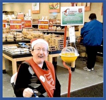 Un client fait du bénévolat pour l’Armée du Salut.