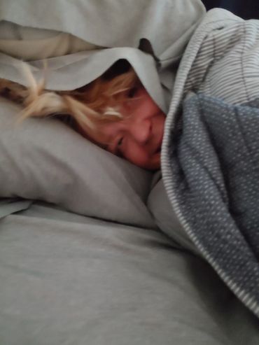 brant-crocketts-girlfriend-sandra-under-the-sheets