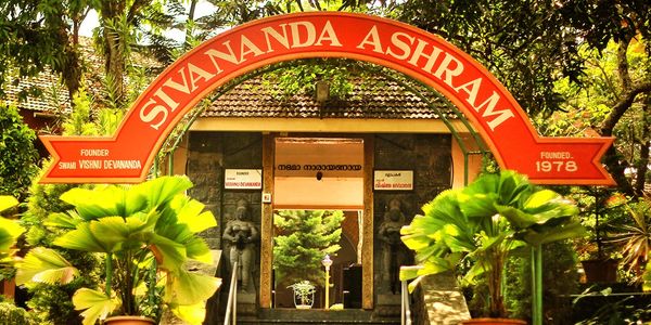 Sivananda Ashram. Peregrinaje de Yoga y Ayurveda en el Sur de India. Milindias Yoga Pilgrimages