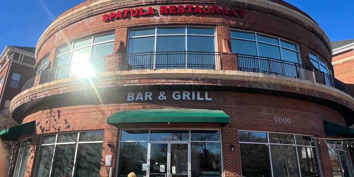 Brick building with Spatula Restaurant and Bar & Grill signs.