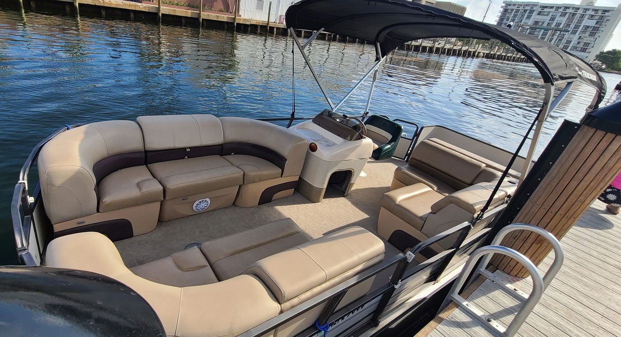 If you need to rent a pontoon in Boca Raton and want to go to the sandbar, please contact us.