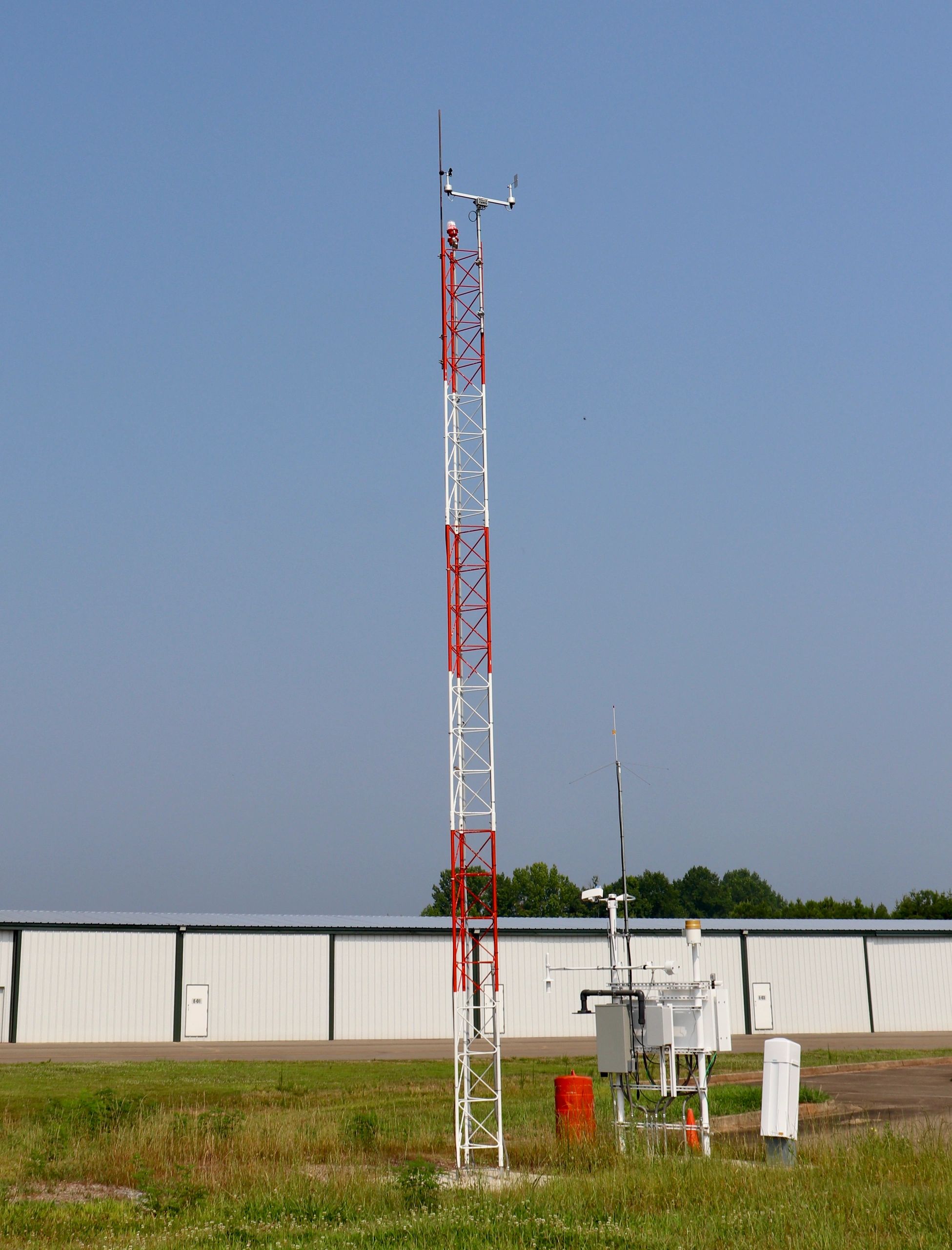 Photograph of an antenna at the airport.