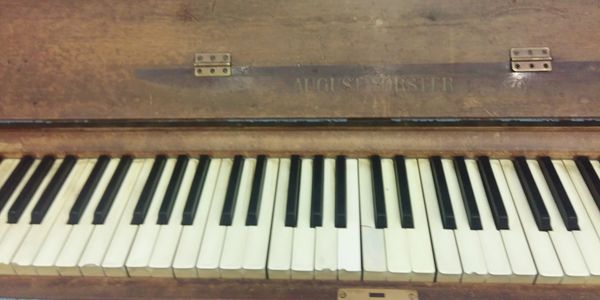 keys of an upright piano