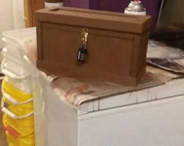 SMALL BOX FOR PERSONAL ITEMS