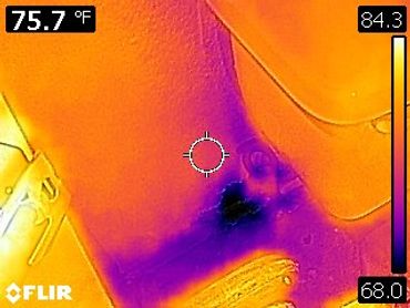In our IR image, we discovered a water leak behind the toilet water supply line wall.