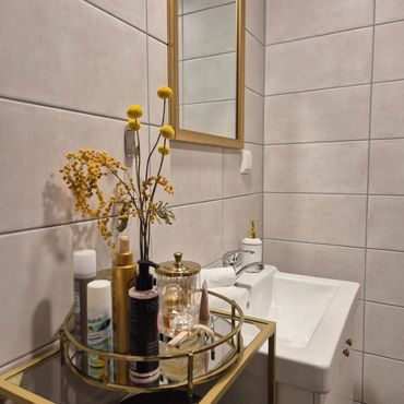 Ilutooted kandikul - juukselakk, jumestuskreem, kuivšampoon, lõhnaõli, kehakreem.