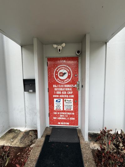 Front of the AskChip and H & J Electronics International store in Fort Lauderdale