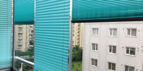 Aks Cam balkon Perdesi