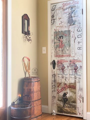 billboard advertisement farmhouse country door tour de france