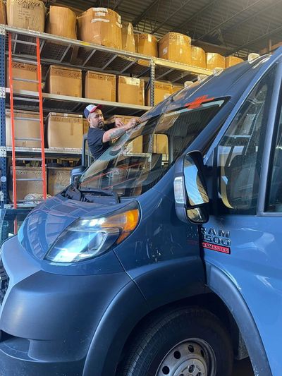 replacing a car windshield