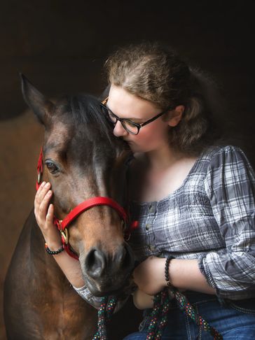 girl and her horse picture
