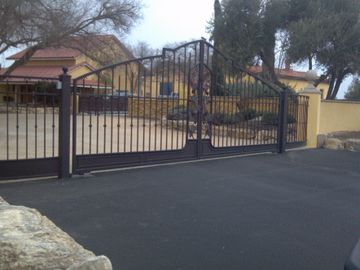 If you look close at the panel you will see the curve in it and grapes down the middle of the gate