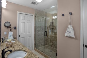 en-suite master bathroom