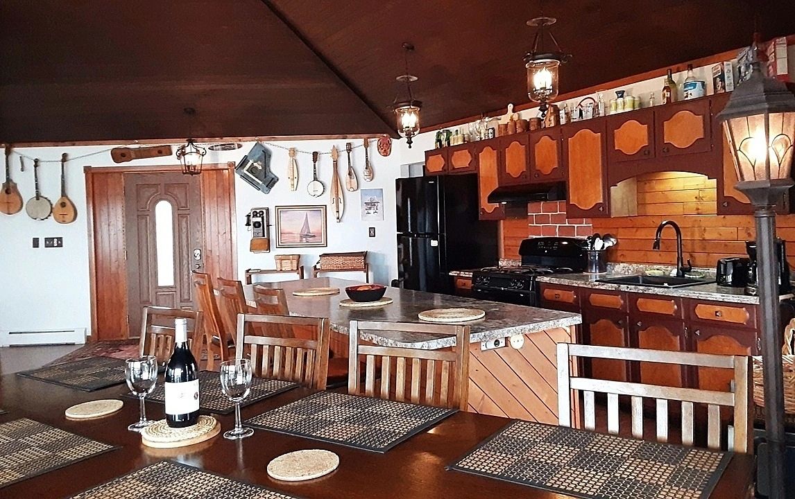 Great Room - 6 sided Hegagon Shaped Room - Kitchen / Dining / Living Room