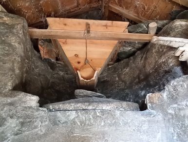 Interior do moinho recuperado.