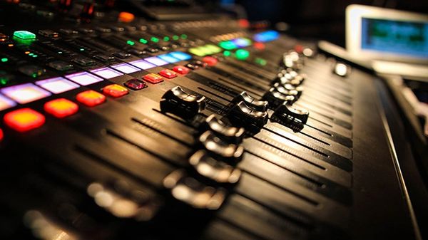 Depuis 2021, Madlyn Cazalis Group s'est aussi diversifié dans la production et l'édition musicales.