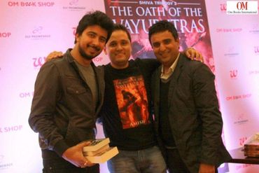 Ankkit Bahadur with author Amish Tripathi at the launch of his book The Oath of the Vayuputras.