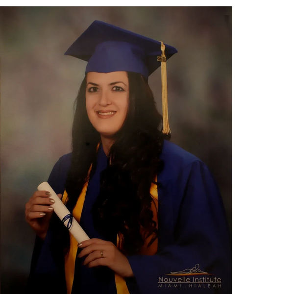 Certified lash artist in Coral Gables, Miami offering premium eyelash extensions.