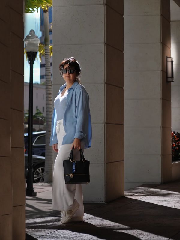 Professional lash artist in Coral Gables Miami, showcasing luxury beauty lifestyle.