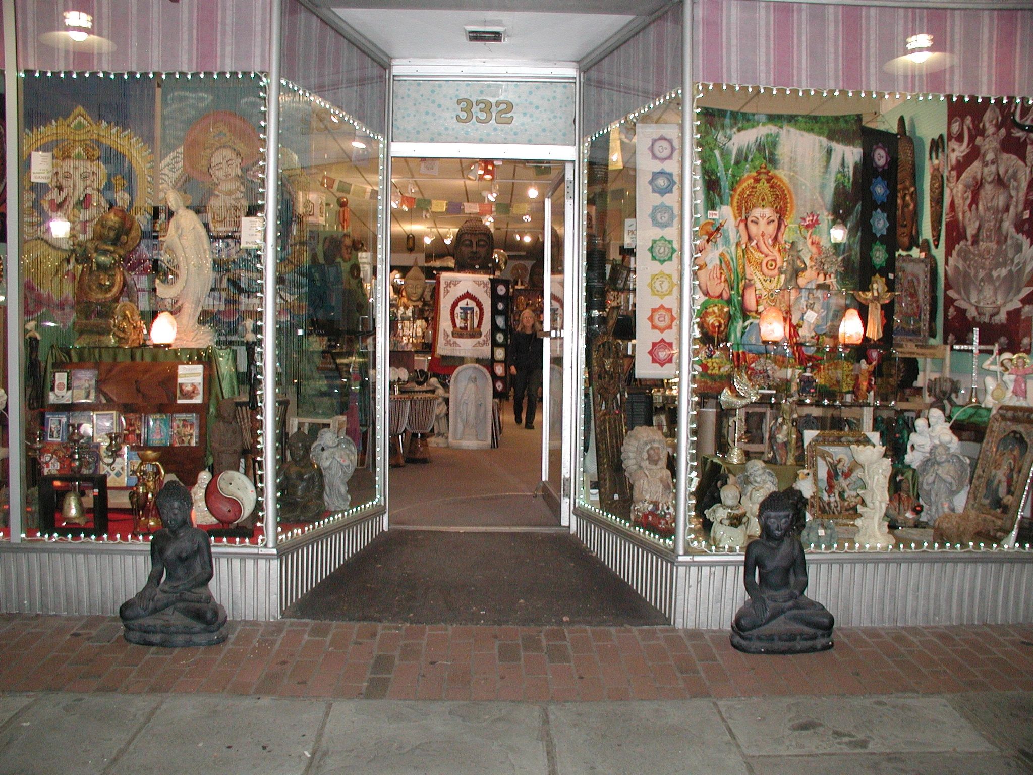 Christian bookshops hi-res stock photography and images - Alamy, image size:2048x1536