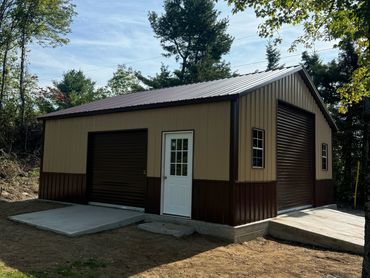 Two-tone brown with vertical siding single garage is durable and affordable in Oneida County, N.Y.