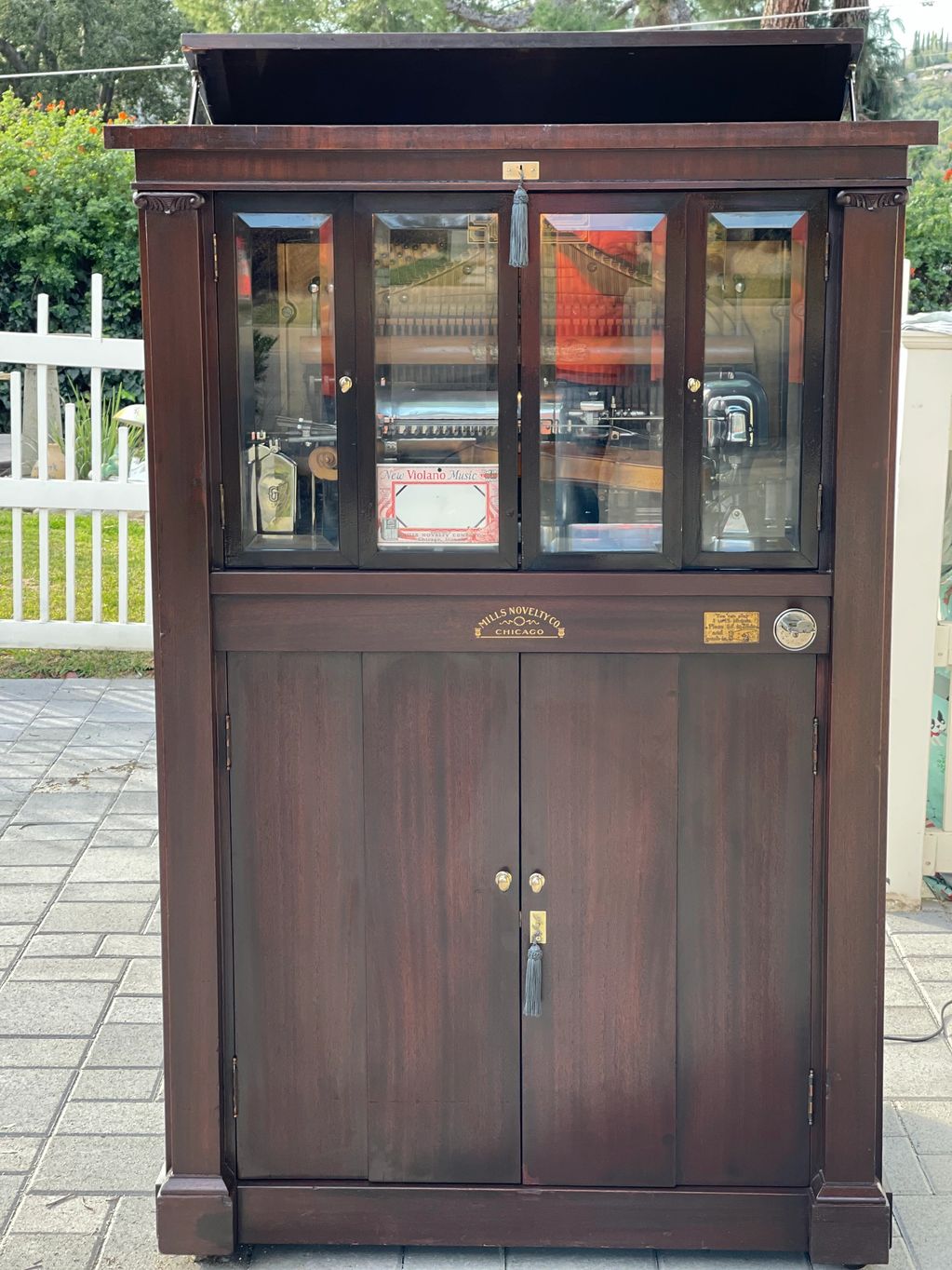 Late style Violano Virtuoso in mahogany cabinet