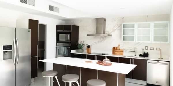 Amplios y finos acabados.  Zafiro Condominio, Escazú.