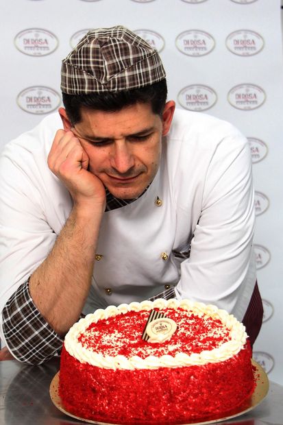 Elegante torta Red Cake.
Il mio motto: cervello in moto perpetuo.Di Rosa Francesco pastry chef
