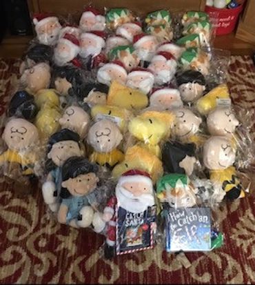 Collection of Peanuts Christmas plush toys.