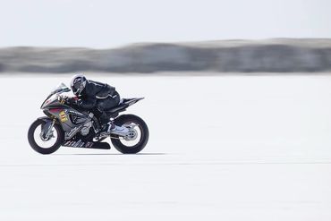 STUNNING MOTORCYCLE SHOT