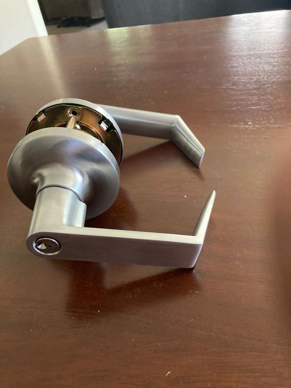 Lever lock sets