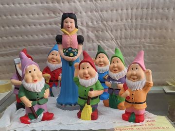€20 
Snow White & 7 Dwarfs
Garden Decoration