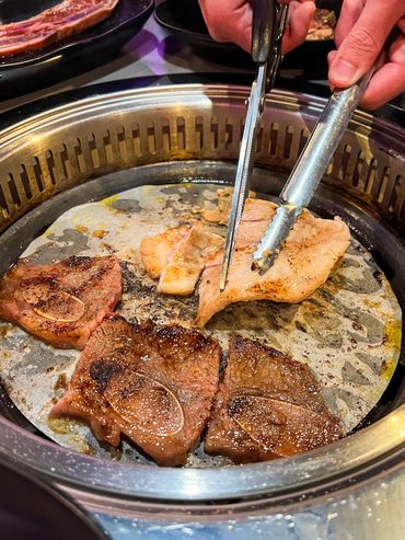 cutting chicken on korean bbq table