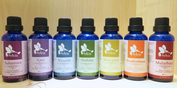 脈輪精油
王俊涵 
中華芳香推廣協會
芳香療法
脈輪養生療法