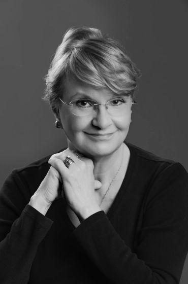 Cheri Yecke's headshot