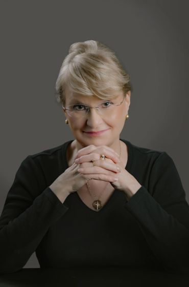 Cheri Yecke's headshot