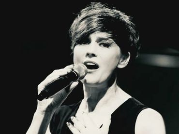 Show singer