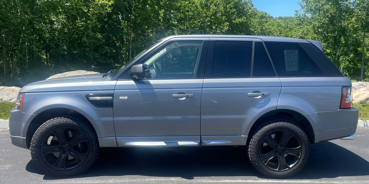 2013 Ranger Rover SuperCharged with a Lift kit and some chunk off road tires.  Cool!