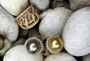 585 pırlantalı ve incili altın yüzük