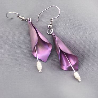 Calla lily niobium earrings