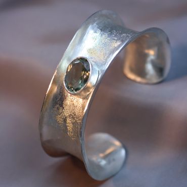 Sterling silver anticlastic bracelet with faceted stone