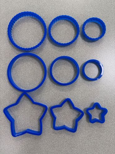 Circle and star cookie cutters