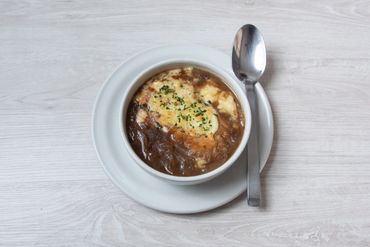Rica sopa de cebolla