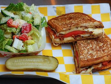 Grilled cheese, bacon and tomato
