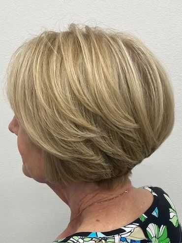 stacked bob haircut